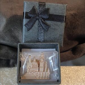 Brand New Burberry London Pin In Gold Tone 1”